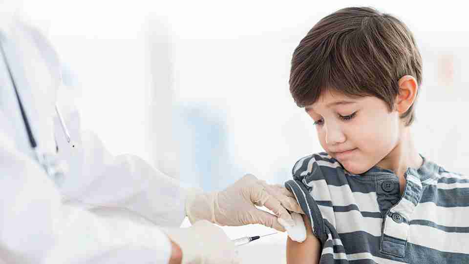 Handling child who is afraid of injections
